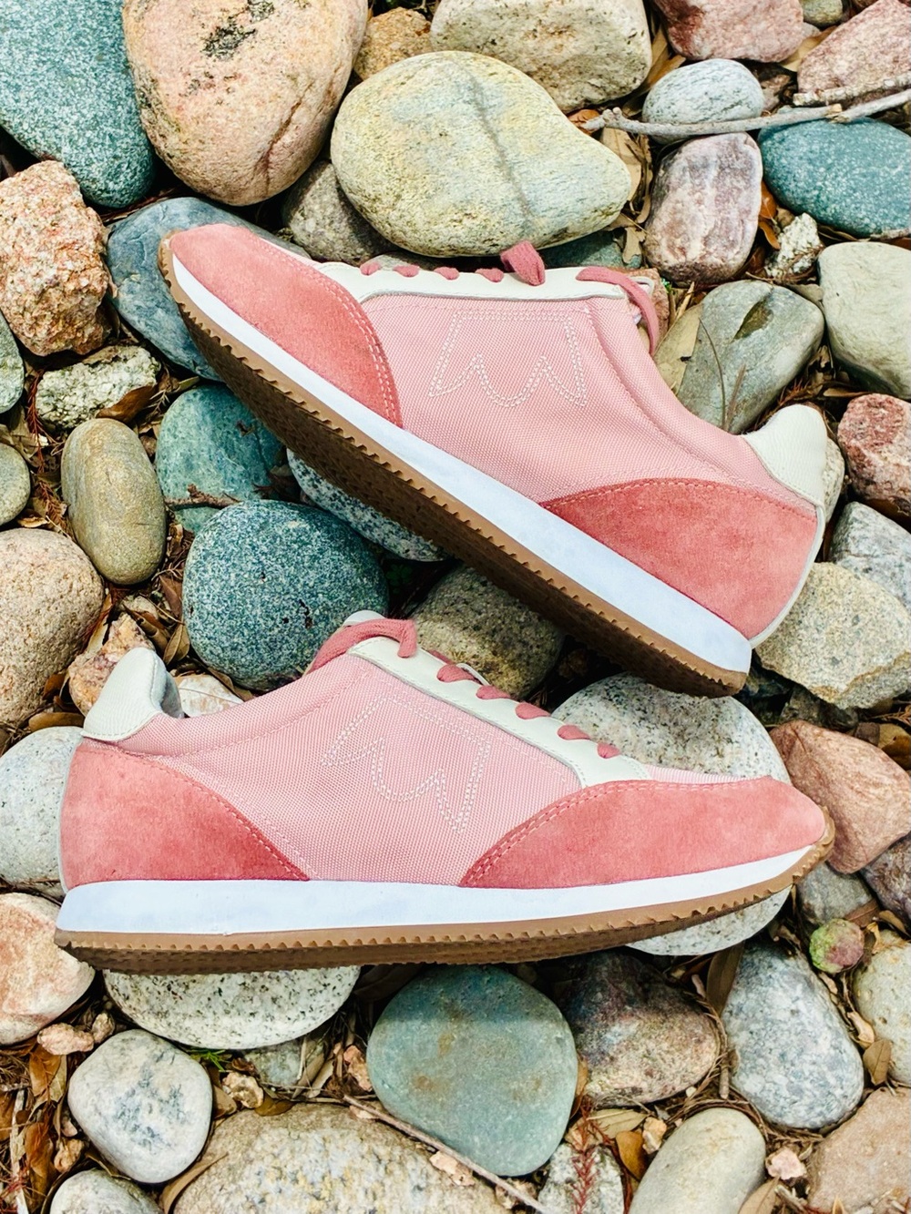 BIRDIES Roadrunners in Rosette Pink and White Sneakers Size 9